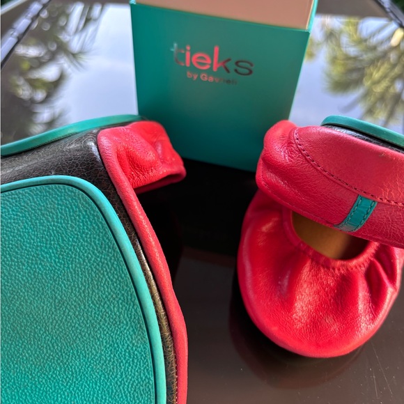 Tieks! Size 9 in Poppy. Original box. No heel or toe scuffs - Picture 4 of 4
